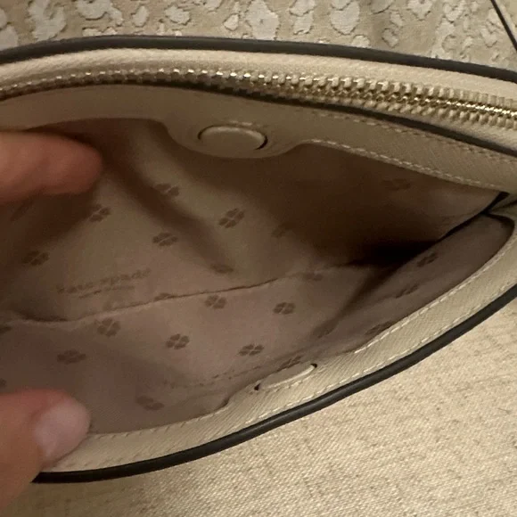 Kate Spade Ivory Crossbody Bag with Gold Chain - Picture 3 of 6